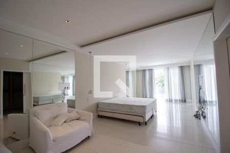 Casa de condomínio à venda com 540m², 4 quartos e sem vaga Casa de condomínio à venda com 540m², 4 quartos e sem vagaSuíte 4