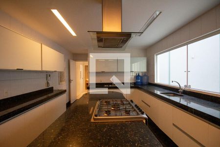 Casa de condomínio à venda com 540m², 4 quartos e sem vaga Casa de condomínio à venda com 540m², 4 quartos e sem vagaCozinha