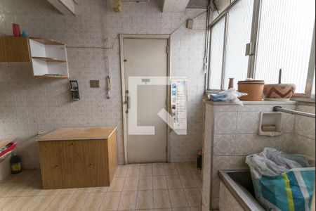 Apartamento à venda com 115m², 3 quartos e 1 vagaÁrea de Serviço