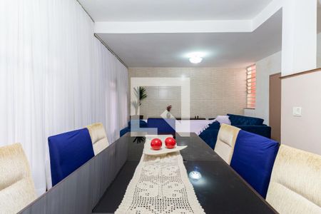 Sala  de casa à venda com 4 quartos, 240m² em Cupecê, São Paulo