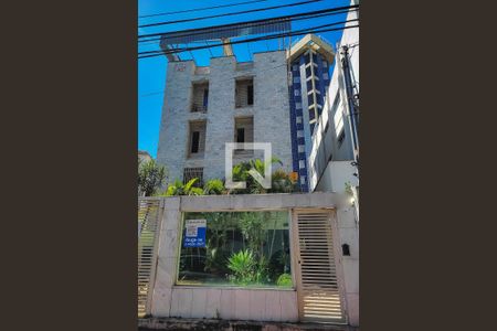 Apartamento para alugar com 80m², 2 quartos e 1 vagaFachada e Plaquinha