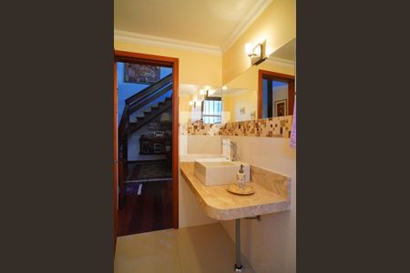 Casa à venda com 390m², 3 quartos e 2 vagasBanheiro Corredor