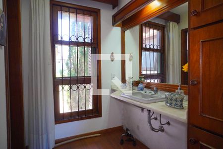 Banheiro da Suíte de casa à venda com 3 quartos, 390m² em Boa Vista, Porto Alegre