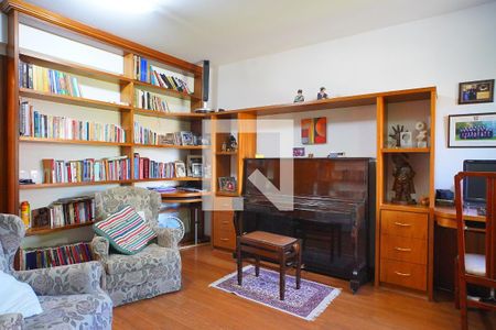 Casa à venda com 390m², 3 quartos e 2 vagasEscritório