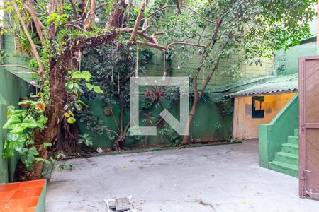 Casa à venda com 240m², 5 quartos e 3 vagas Casa à venda com 240m², 5 quartos e 3 vagasQuintal