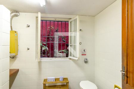 Casa à venda com 240m², 5 quartos e 3 vagas Casa à venda com 240m², 5 quartos e 3 vagasBanheiro 2