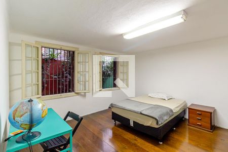 Casa à venda com 240m², 5 quartos e 3 vagas Casa à venda com 240m², 5 quartos e 3 vagasQuarto 4