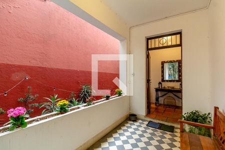 Casa à venda com 240m², 5 quartos e 3 vagas Casa à venda com 240m², 5 quartos e 3 vagasVaranda