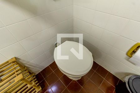 Casa à venda com 240m², 5 quartos e 3 vagas Casa à venda com 240m², 5 quartos e 3 vagasBanheiro 2