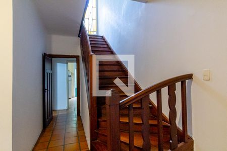 Casa à venda com 240m², 5 quartos e 3 vagas Casa à venda com 240m², 5 quartos e 3 vagasHall inferior