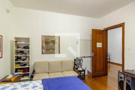 Casa à venda com 240m², 5 quartos e 3 vagas Casa à venda com 240m², 5 quartos e 3 vagasQuarto 1