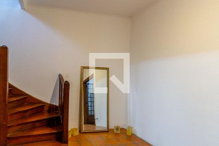 Casa à venda com 240m², 5 quartos e 3 vagas Casa à venda com 240m², 5 quartos e 3 vagasHall