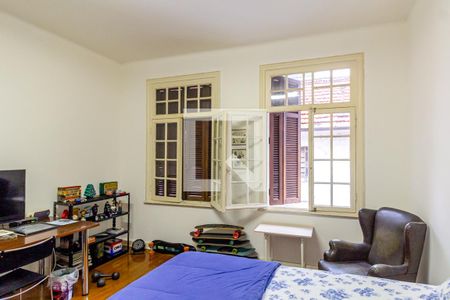 Casa à venda com 240m², 5 quartos e 3 vagas Casa à venda com 240m², 5 quartos e 3 vagasQuarto 1