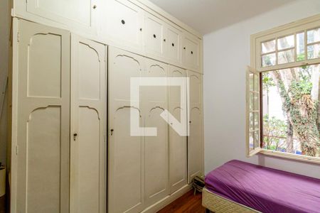 Casa à venda com 240m², 5 quartos e 3 vagas Casa à venda com 240m², 5 quartos e 3 vagasQuarto 2