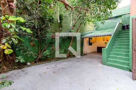 Casa à venda com 240m², 5 quartos e 3 vagas Casa à venda com 240m², 5 quartos e 3 vagasQuintal