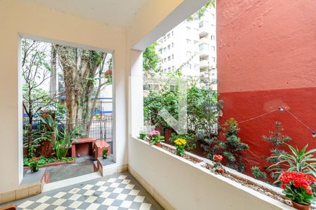 Casa à venda com 240m², 5 quartos e 3 vagas Casa à venda com 240m², 5 quartos e 3 vagasVaranda