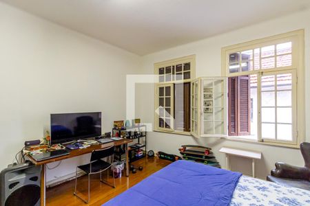 Casa à venda com 240m², 5 quartos e 3 vagas Casa à venda com 240m², 5 quartos e 3 vagasQuarto 1