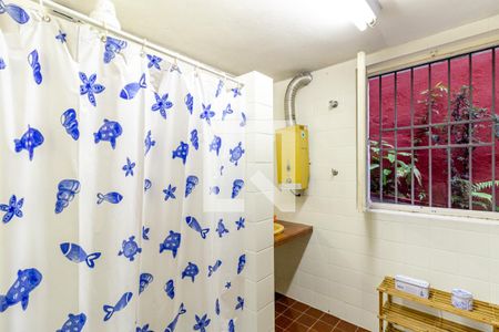 Casa à venda com 240m², 5 quartos e 3 vagas Casa à venda com 240m², 5 quartos e 3 vagasBanheiro 2