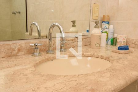 Apartamento para alugar com 276m², 3 quartos e 1 vaga Apartamento para alugar com 276m², 3 quartos e 1 vagaBanheiro da Suíte 1