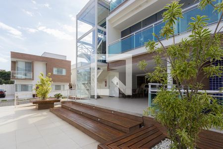 Casa de condomínio à venda com 128m², 3 quartos e 3 vagasCondomínio