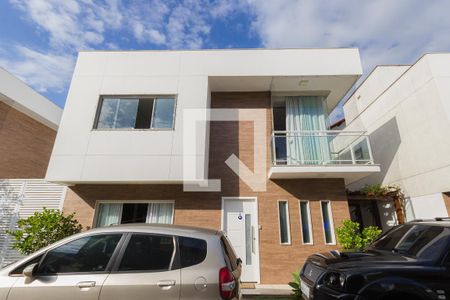 Casa de condomínio à venda com 128m², 3 quartos e 3 vagasFachada da Casa