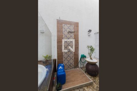 Casa de condomínio à venda com 128m², 3 quartos e 3 vagasDucha