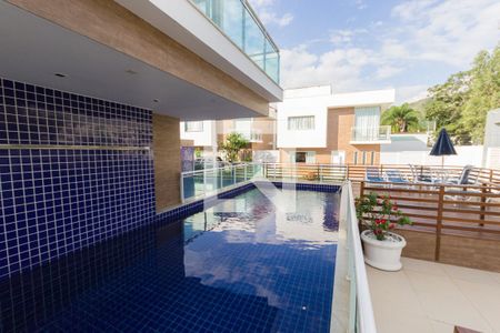 Casa de condomínio à venda com 128m², 3 quartos e 3 vagasPiscina
