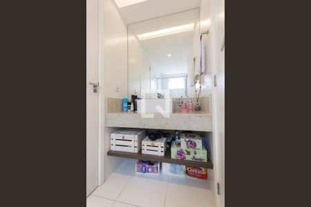 Casa de condomínio à venda com 128m², 3 quartos e 3 vagasBanheiro da Suíte 2 e Suíte 3