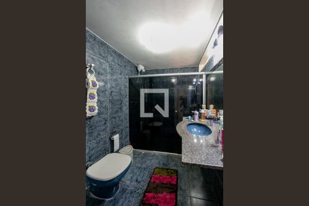 Casa à venda com 240m², 3 quartos e 2 vagasBanheiro da Suíte