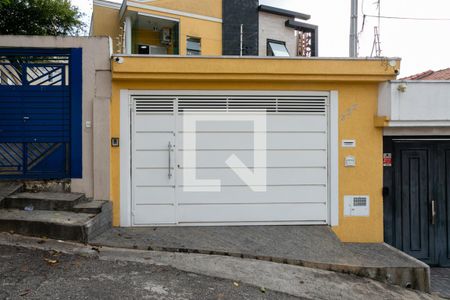 Casa à venda com 180m², 3 quartos e 2 vagas Casa à venda com 180m², 3 quartos e 2 vagasFachada