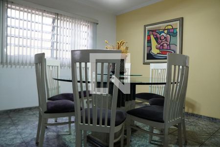 Casa à venda com 444m², 4 quartos e 6 vagasSala