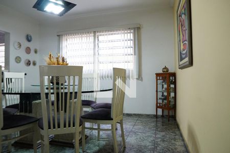 Casa à venda com 444m², 4 quartos e 6 vagasSala