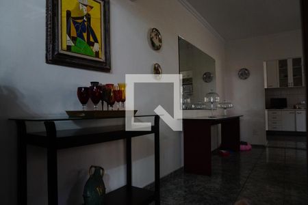 Casa à venda com 444m², 4 quartos e 6 vagasSala