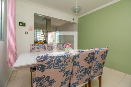 Casa à venda com 125m², 3 quartos e 2 vagas Casa à venda com 125m², 3 quartos e 2 vagasCozinha