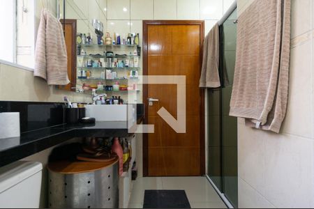 Casa à venda com 220m², 3 quartos e 4 vagasBanheiro da Suíte 2