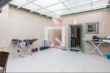 Casa à venda com 220m², 3 quartos e 4 vagasQuintal