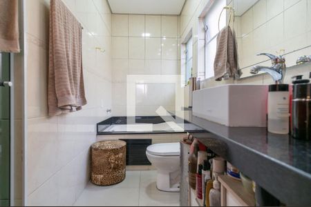 Casa à venda com 220m², 3 quartos e 4 vagasBanheiro da Suíte 2