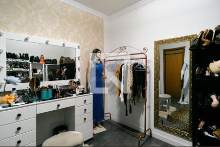 Casa à venda com 220m², 3 quartos e 4 vagasCloset