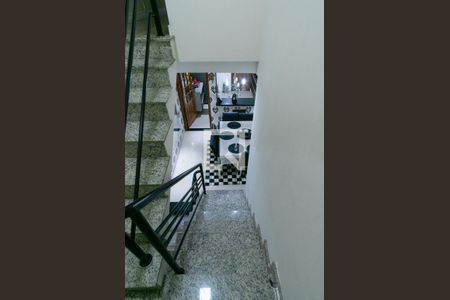 Casa à venda com 220m², 3 quartos e 4 vagasEscadas