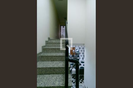 Casa à venda com 220m², 3 quartos e 4 vagasEscadas