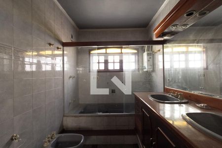 Casa para alugar com 250m², 3 quartos e 3 vagasBanheiro suíte