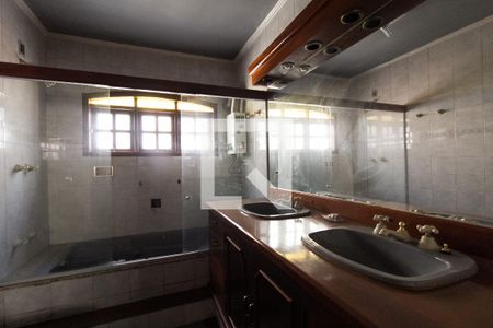 Casa para alugar com 250m², 3 quartos e 3 vagasBanheiro suíte