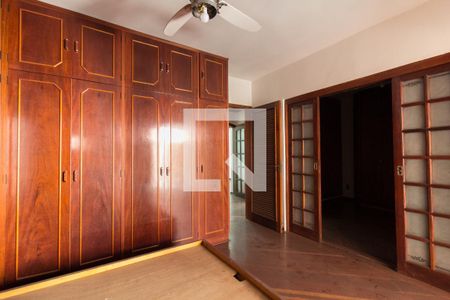 Casa para alugar com 250m², 3 quartos e 3 vagasSuíte