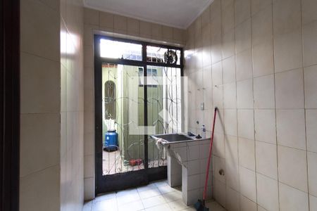 Casa para alugar com 230m², 6 quartos e 2 vagas Casa para alugar com 230m², 6 quartos e 2 vagasÁrea de serviço