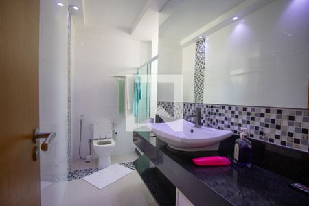 Apartamento à venda com 320m², 4 quartos e 3 vagasBanheiro da Suíte 1