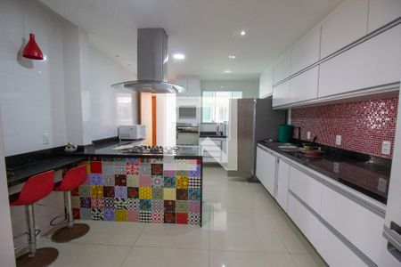 Apartamento à venda com 320m², 4 quartos e 3 vagasCozinha