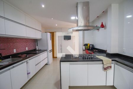 Apartamento à venda com 320m², 4 quartos e 3 vagasCozinha