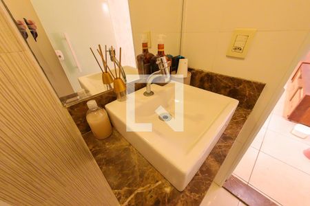 Casa à venda com 420m², 4 quartos e 3 vagasLavbo 2