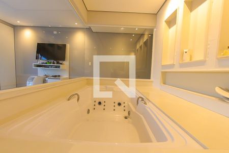 Casa à venda com 420m², 4 quartos e 3 vagasBanheiro da Suite 4