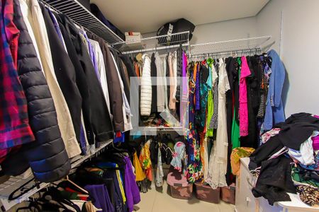 Casa à venda com 420m², 4 quartos e 3 vagasCloset da Suite 4